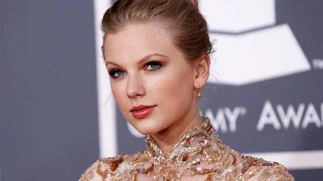  TAYLOR SWIFT Rogoh Kocek Rp750 Juta Buat Pacar