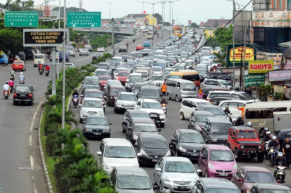  FOTO: Libur Natal & Tahun Baru Warga Jakarta Kepung Bandung