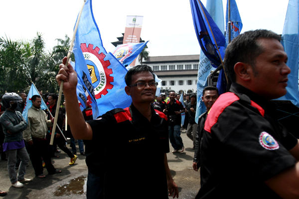  FOTO: Buruh Bandung Raya Tolak Penangguhan Kenaikan Upah