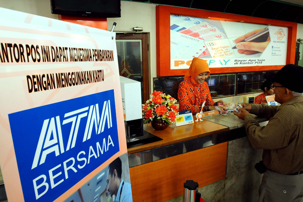  FOTO: 2013, PT Pos Indonesia Siap Masuk Bisnis Keuangan 