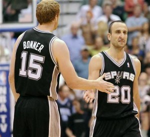  BASKET: San Antonio Spurs Hantam Houston Rockets