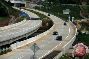  KALEIDOSKOP INFRASTRUKTUR: Jalan Tol Jadi Primadona