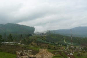  WISATA: Kawah Darajat Garut Penuh Sesak & Macet