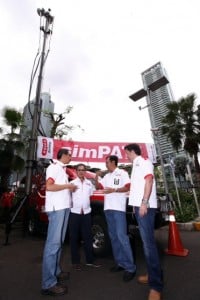  DIGITAL: Direksi Telkomsel Pantau Fasilitas Jaringan & GraPARI Jelang Tahun Baru 2013