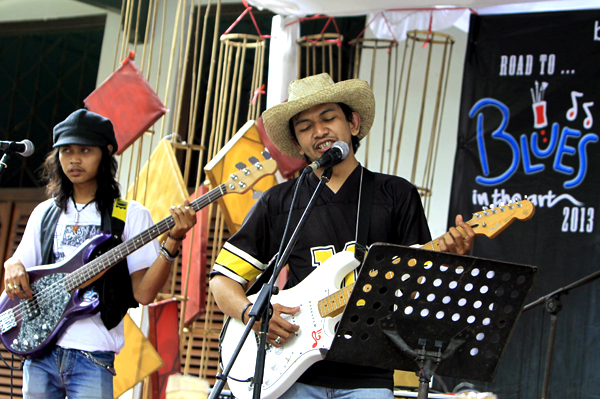  FOTO: Pesta Tahun Baru Ala Para Pemusik Blues di Gedung Indonesia Menggugat