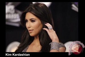  KIM KARDASHIAN Hamil