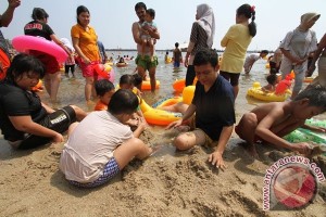  Ancol Gelar Aksi Bersih Pantai Setelah Pergantian Tahun 