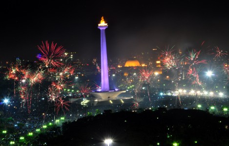  FOTO: Pesta Kembang Api Tahun Baru 2013 di Monas