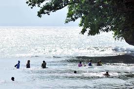  TAHUN BARU: 2 Wisatawan Digulung Ombak Santolo Garut