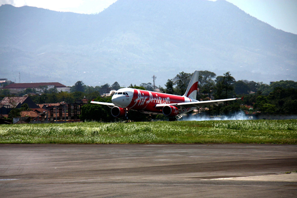  FOTO: Kunjungan Wisman Via Bandara Sastranegara Melonjak 102,29%