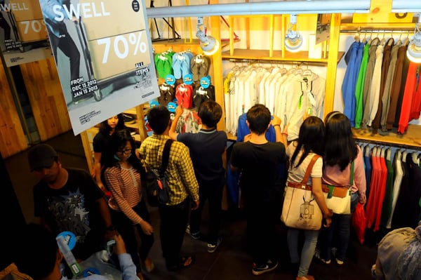  FOTO: Clothing Bandung Beri Diskon Besar Saat Libur Sekolah