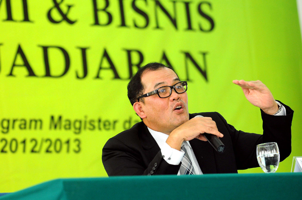  FOTO: Sidang Terbuka Senat FEB Unpad Bahas Prospek Perekonomian Indonesia 2013