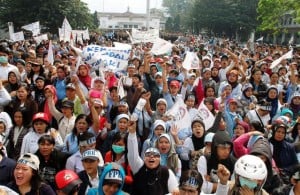  INDOFARMA: 250 Karyawan Demo ke Kantor Dahlan Iskan Soal Outsourcing