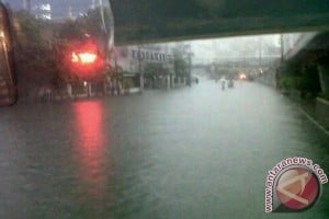  JAKARTA BANJIR: Depan Trisaksi Grogol Banjir 50 Cm