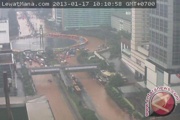  JAKARTA BANJIR: Lalu Lintas di Beberapa Titik Lumpuh