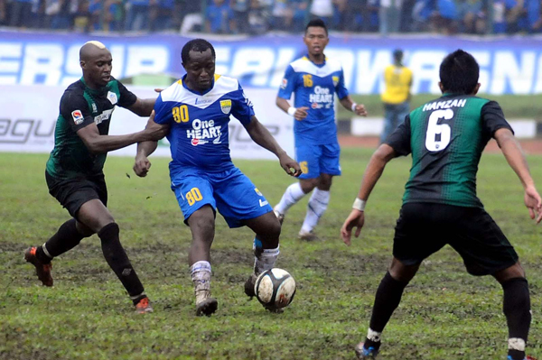  FOTO: Persib Raih Kemenangan Pertama Musim Ini Libas Persiwa 4-2