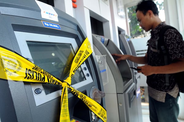  FOTO: Perampok Gondol Rp266 juta dari ATM BRI di UIN