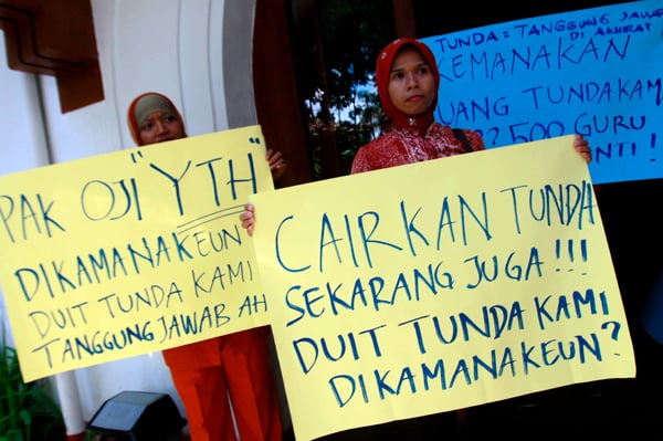 FOTO: Aksi Guru Tuntut Tunjangan Daerah di GIM