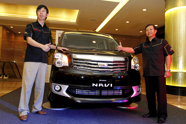  FOTO: Toyota NAV1 Cium Aspal Bandung