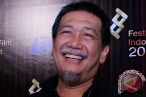  DEDDY MIZWAR Sambangi Sanggar Tari Topeng Mimi Rasinah