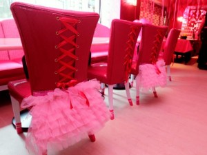  Cafe Ini Khusus Buat Fans Barbie Doll