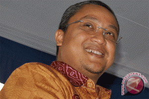  PILGUB JABAR: Usai Ziarah, Dede Yusuf Mampir Ngopi di Pasar