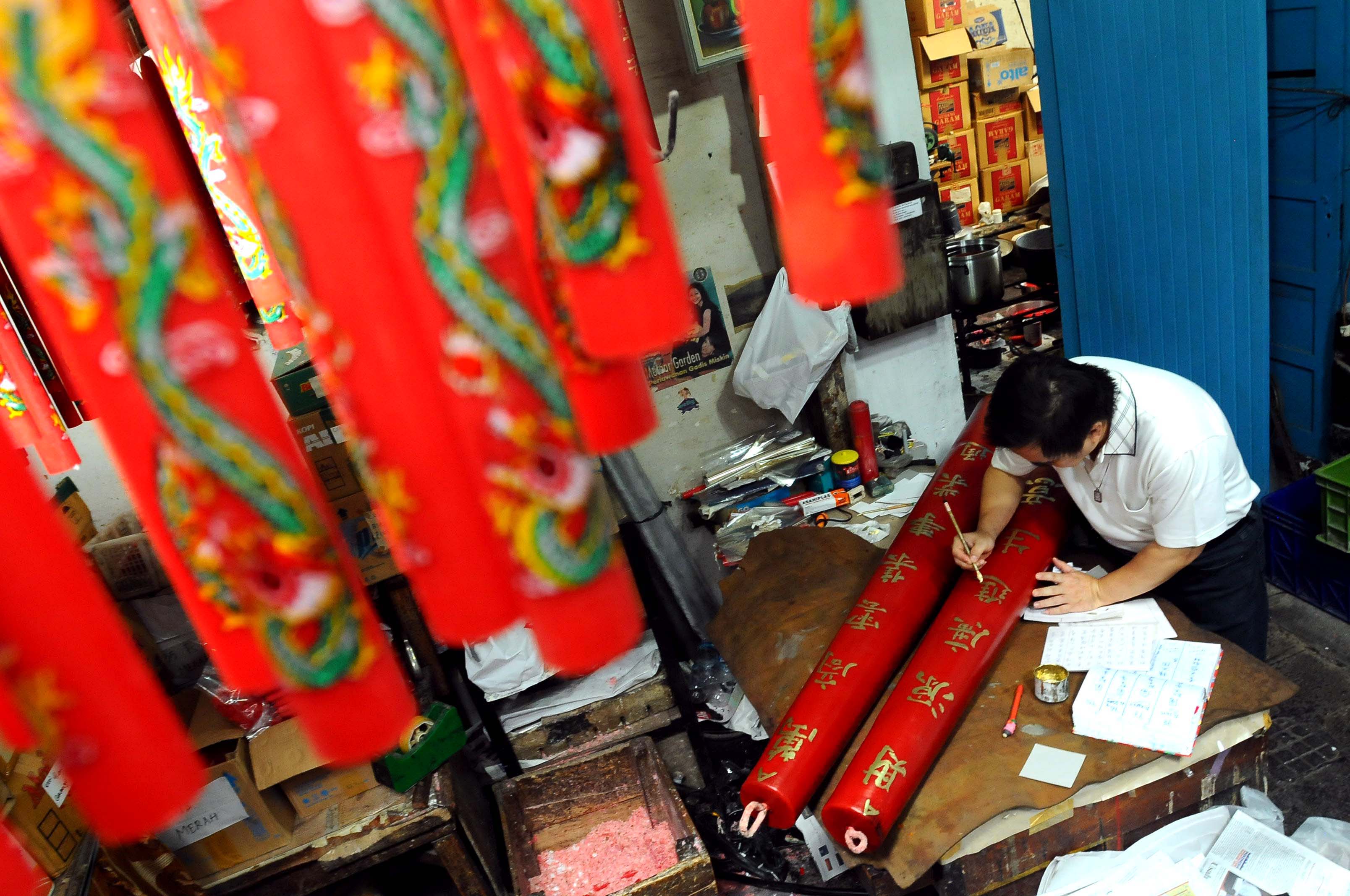  FOTO: Produsen Lilin Jalan Aksan Siapkan 200 Pasang Lilin Imlek