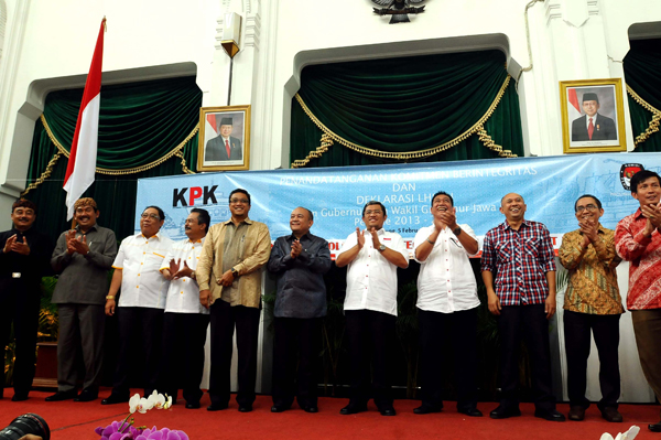  FOTO: Komitmen Berintegritas Cagub-Cawagub Jabar di Hadapan KPK