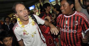  AC MILAN GLORIE: Sambut Laga, Ribuan Milanisti Berdatangan ke GBK