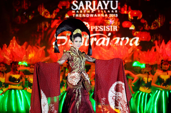  FOTO: "Pesisir Sentrajava” Trend Warna Sariayu 2013