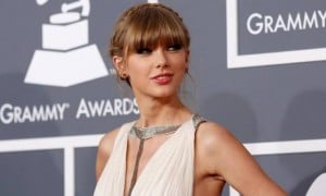  GRAMMY AWARDS: Taylor Swift, Beyonce & Rihanna Awali Kemenangan