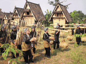  WISATA BUDAYA: Permainan Tradisional di Sindang Barang Memang Seru