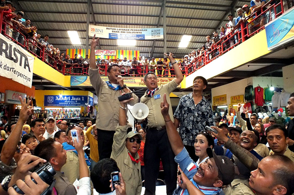  FOTO: Kampanye Hari Ketiga, Dede Yusuf Kunjungi Sentra Usaha Garut