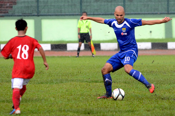  FOTO: Ujicoba Lawan UNI, Sergio van Dijk Langsung Hattrick