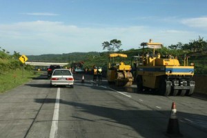  TOL CIPULARANG LONGSOR: Petugas Masih Alihkan Arus Kendaraan