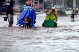  CUACA EKSTREM: Banjir Ancam Cirebon 