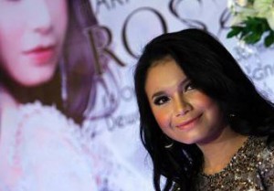  X FACTOR INDONESIA: Kontribusi Rossa ke Peserta Dipertanyakan