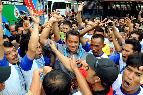  FOTO: Dede Yusuf Sapa Buruh Tekstil di Majalaya