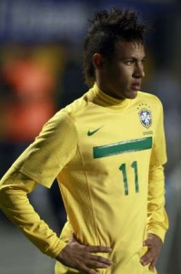  PELE: Neymar Belum Saatnya Pimpin Brazil