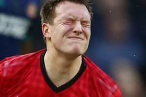  LIGA INGGRIS: Phil Jones Diprediksi Absen Lawan Madrid