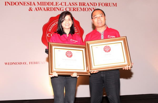  FOTO: Telkomsel Raih 2 Gelar di The Indonesia Middle-Class Brand Champion 2013