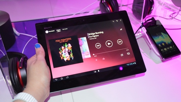  SONY XPERIA TABLET S: Si Tipis yang Kedap Air