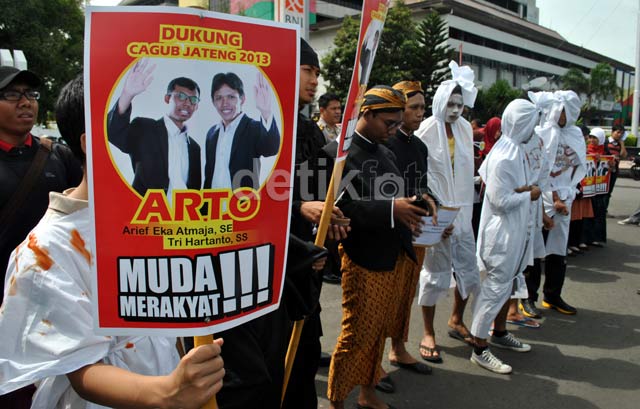  FOTO: Ketika 8 Pocong Ikut Meramaikan Pilgub Jateng