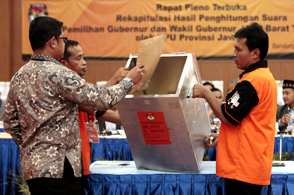  FOTO: Ahmad Heryawan-Deddy Mizwar Ditetapkan Sebagai Pemenang