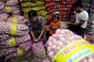  Harga Bawang Merah dan Bawang Putih Melonjak 100%