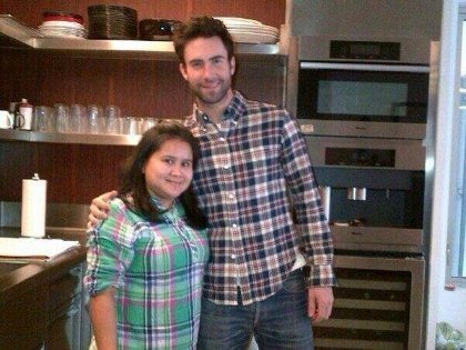  Wow, ADAM LEVINE Punya Pembantu Rumah Tangga Orang Indonesia
