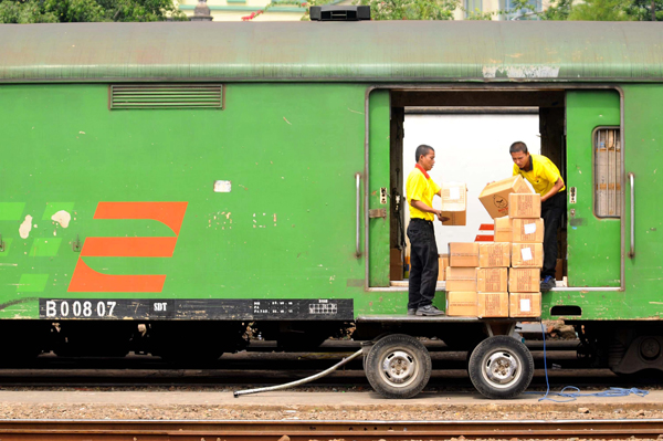  FOTO: Logistik Kereta Api Harus Dioptimalkan