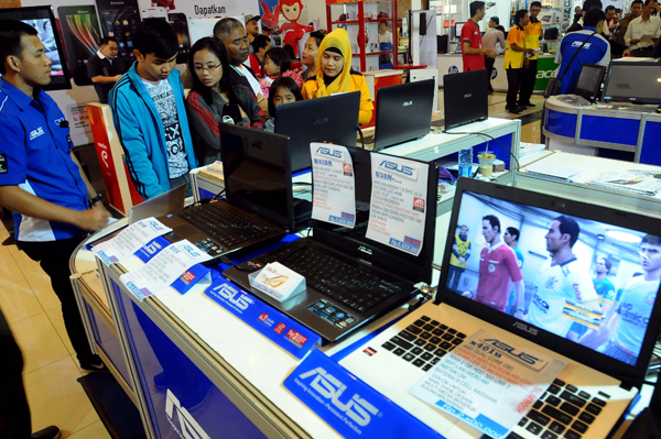  FOTO: Pasar Laptop Masih Dominan Ketimbang Tablet