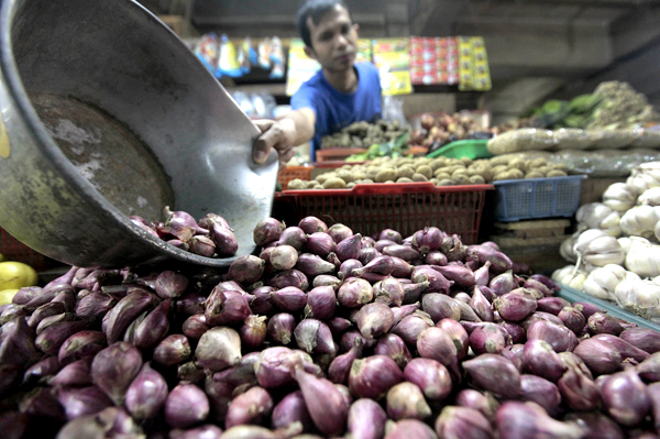  FOTO: Harga Bawang Merah Melesat Naik