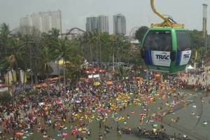  LIBUR NYEPI: Kolam Ancol Padat Kayak Cendol